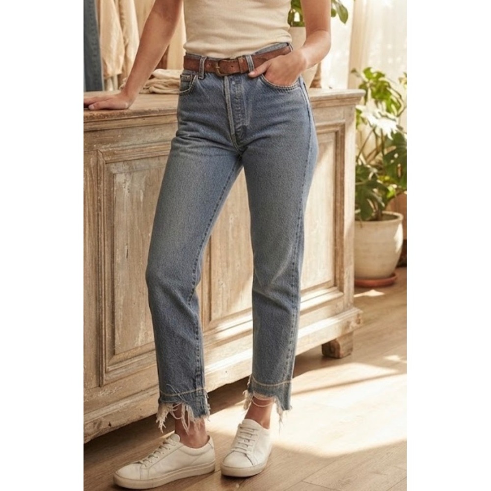 Levi's 900 Series Vintage High Waisted Tapered Leg‎ Raw Hem Jeans Light Wash 5